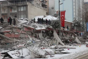 Read more about the article De Imagini ale urmărilor cutremurului recent din Turcia să aibă parte în vise toți cei care au stat la butoanele țării în ultimii 50 de ani!