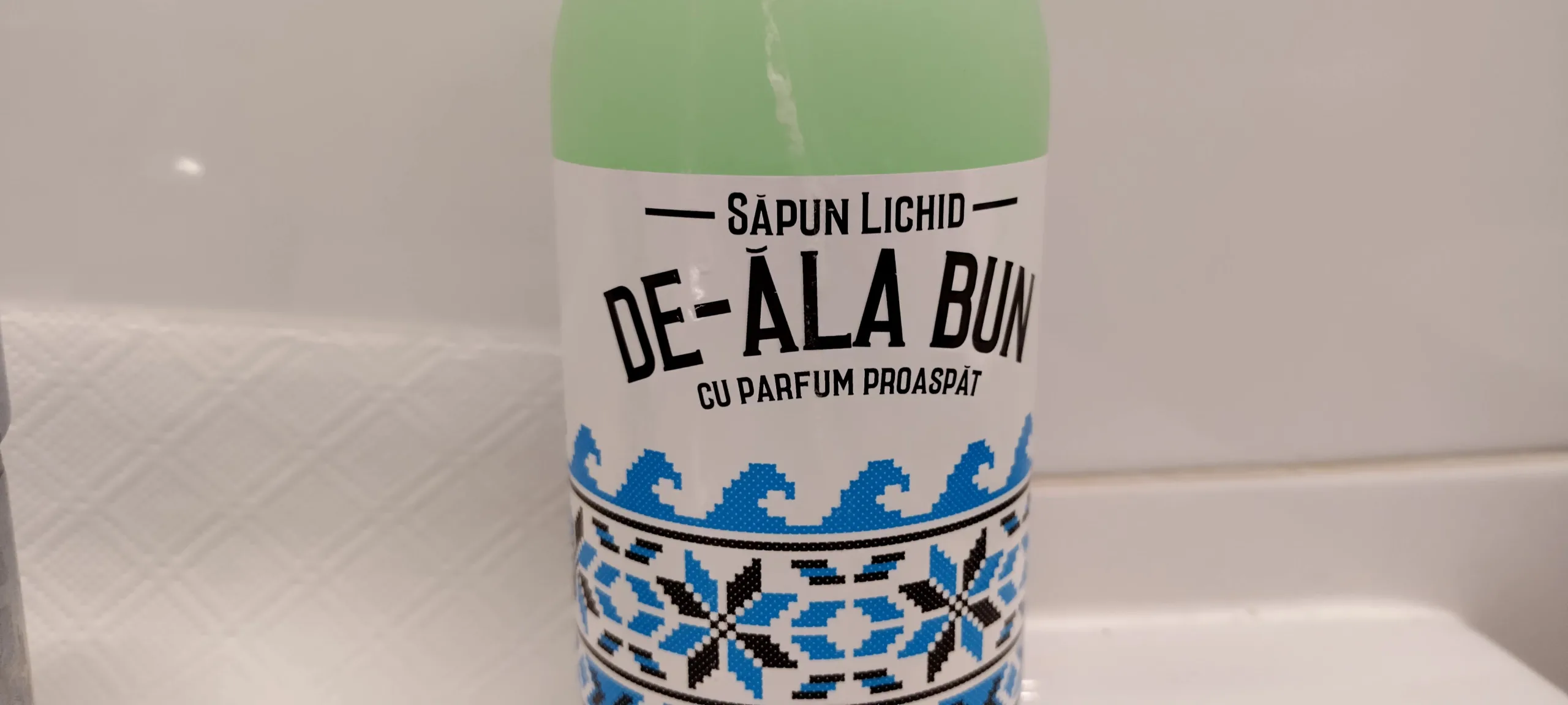 Read more about the article Săpun lichid de-ăla bun, cu parfum proaspăt! (și motive tradiționale)