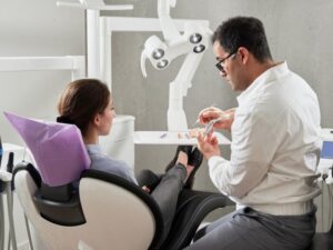 Read more about the article Cum trebuie să te pregătești pentru o intervenție dentară?