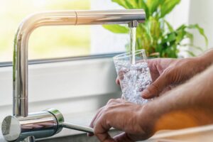 Read more about the article Principalii contaminanți care se găsesc în apa de la robinet